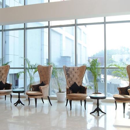 Xenious World Square Hotel Ghaziabad Luaran gambar