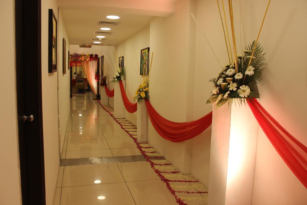 Xenious World Square Hotel Ghaziabad Luaran gambar