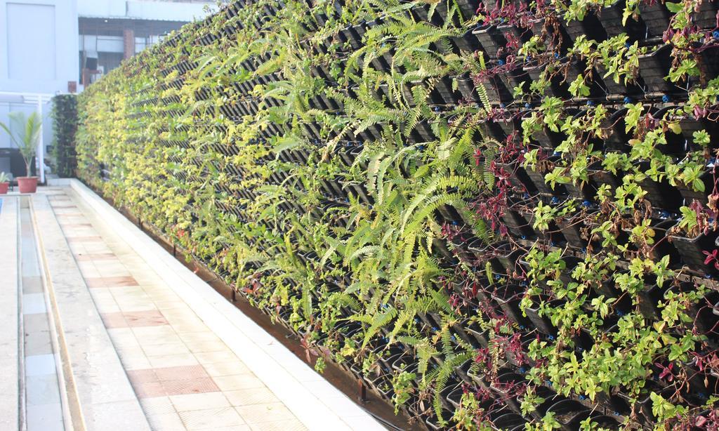 Xenious World Square Hotel Ghaziabad Luaran gambar