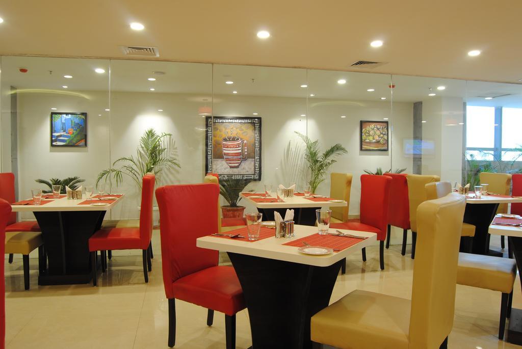 Xenious World Square Hotel Ghaziabad Luaran gambar
