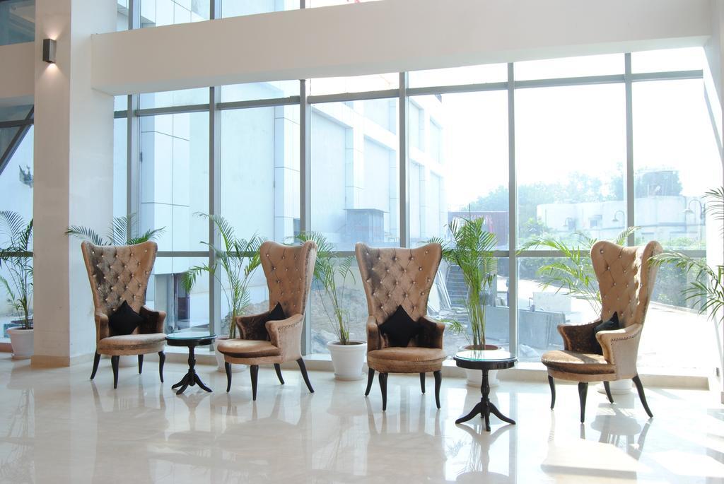Xenious World Square Hotel Ghaziabad Luaran gambar