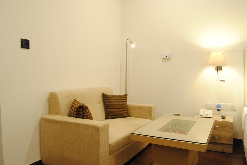 Xenious World Square Hotel Ghaziabad Luaran gambar