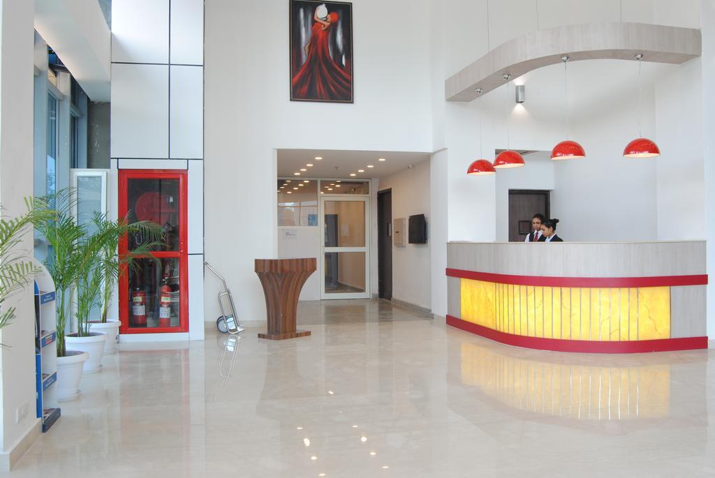 Xenious World Square Hotel Ghaziabad Luaran gambar