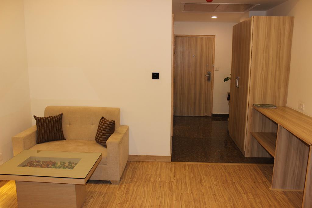 Xenious World Square Hotel Ghaziabad Luaran gambar