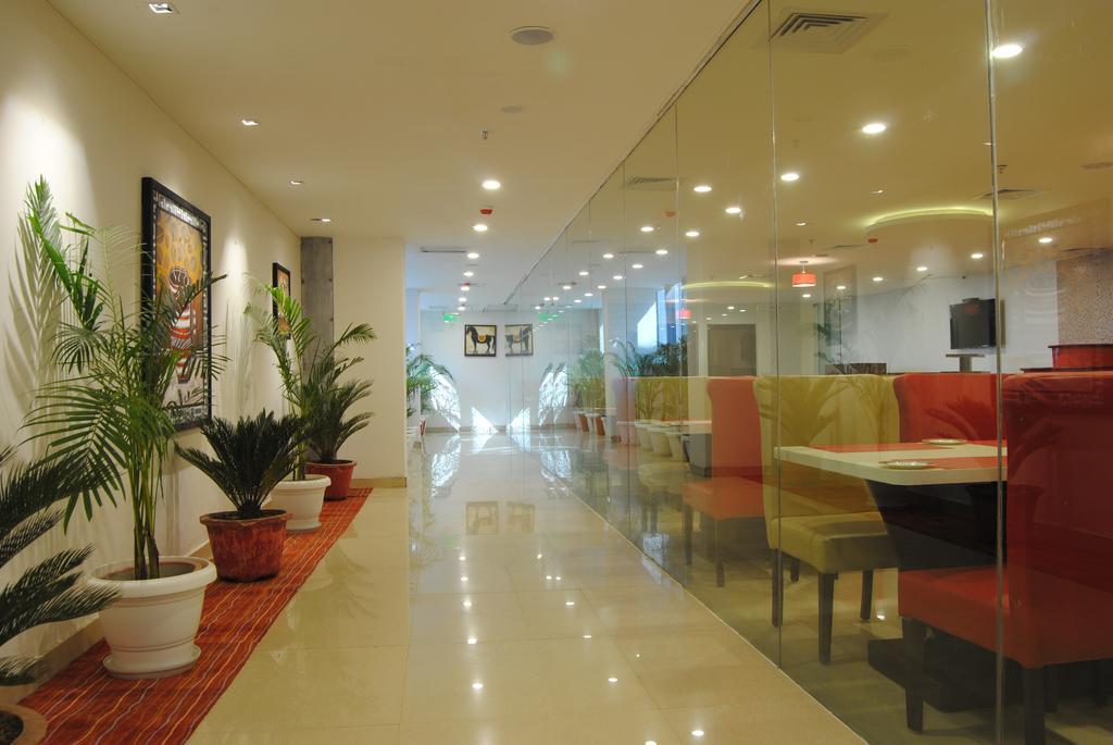 Xenious World Square Hotel Ghaziabad Luaran gambar