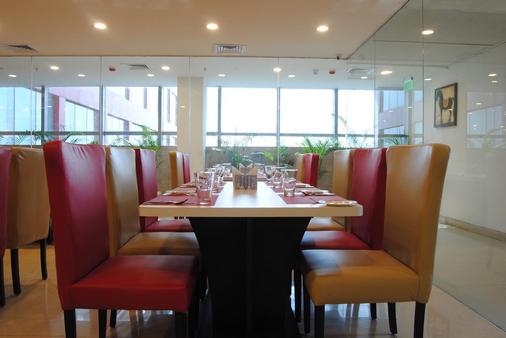 Xenious World Square Hotel Ghaziabad Luaran gambar
