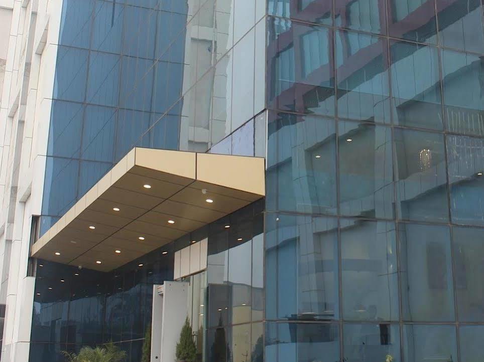 Xenious World Square Hotel Ghaziabad Luaran gambar