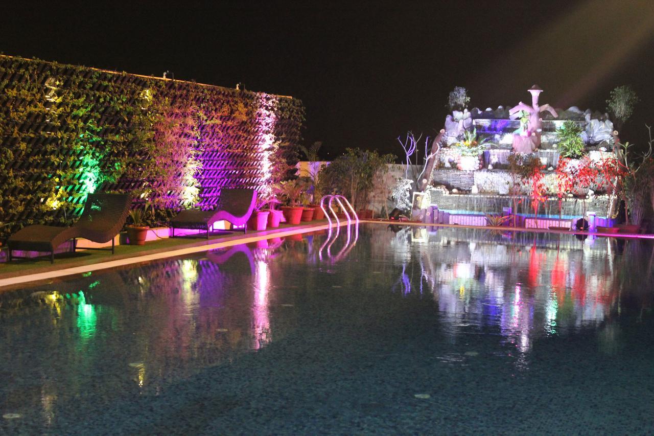 Xenious World Square Hotel Ghaziabad Luaran gambar
